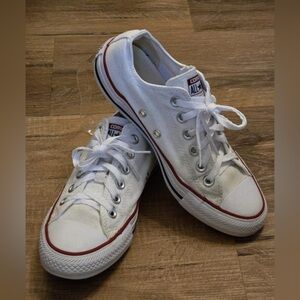 Converse Chuck Taylor All Star Low Top Sneaker US Women’s Size 7 White